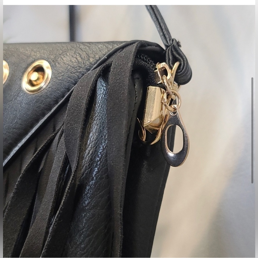 ๐ค STUNNING! leather,black purse w/gold detail,brand new. BONUS! Bag is included - Picture 4 of 8